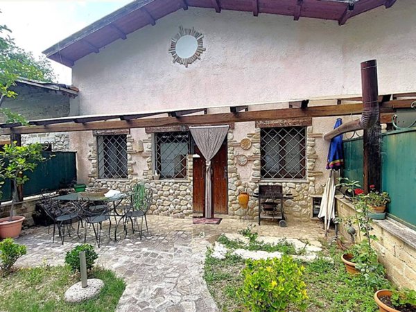 casa indipendente in vendita a Scandriglia