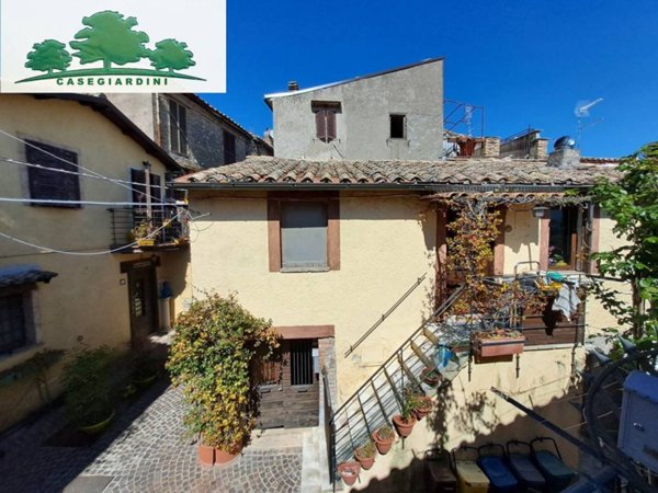 casa indipendente in vendita a Scandriglia