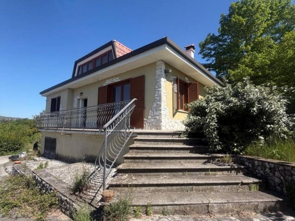 casa indipendente in vendita a Scandriglia in zona Ponticelli