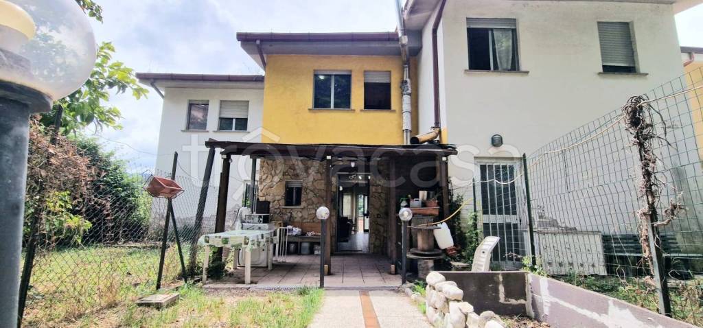 casa indipendente in vendita a Scandriglia