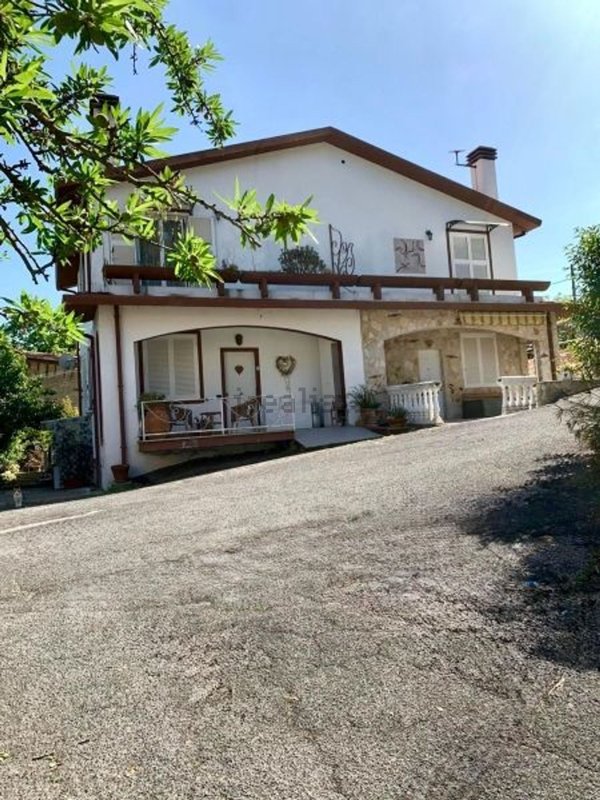 casa indipendente in vendita a Scandriglia