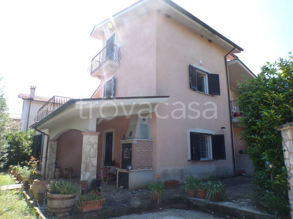 casa indipendente in vendita a Scandriglia