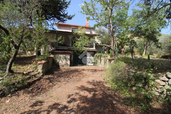 casa indipendente in vendita a Scandriglia