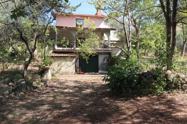 casa indipendente in vendita a Scandriglia
