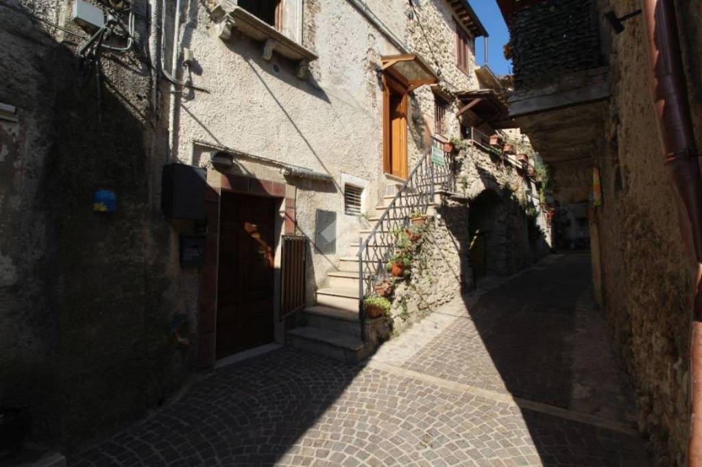 appartamento in vendita a Scandriglia in zona Ponticelli