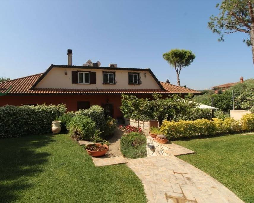 casa indipendente in vendita a Scandriglia in zona Ponticelli