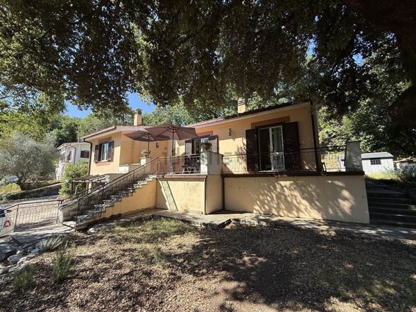 casa indipendente in vendita a Scandriglia in zona Ponticelli