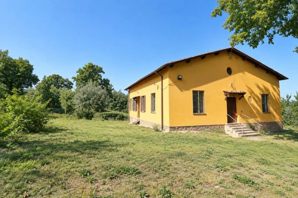 casa indipendente in vendita a Scandriglia in zona Ponticelli