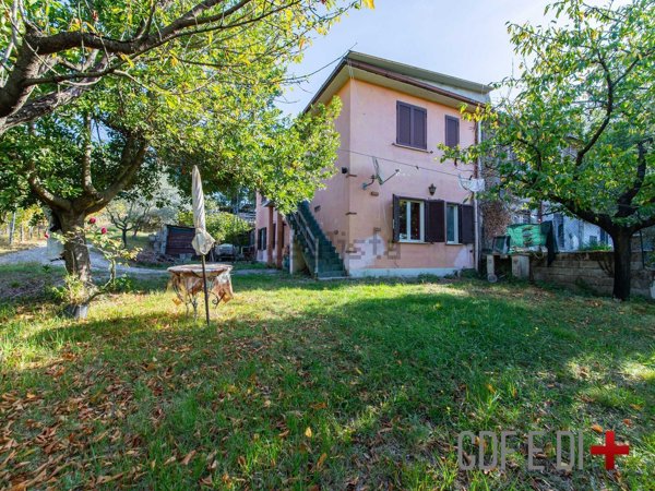 appartamento in vendita a Scandriglia in zona Ponticelli