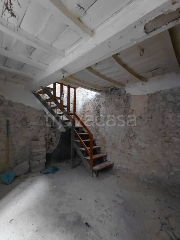 appartamento in vendita a Scandriglia in zona Ponticelli
