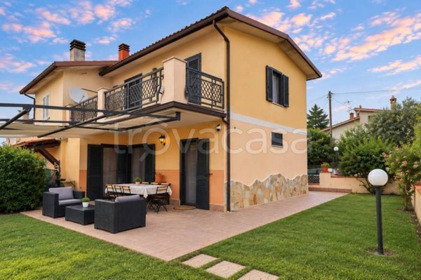 casa indipendente in vendita a Scandriglia in zona Ponticelli