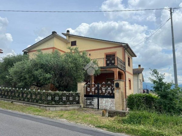 casa indipendente in vendita a Selci