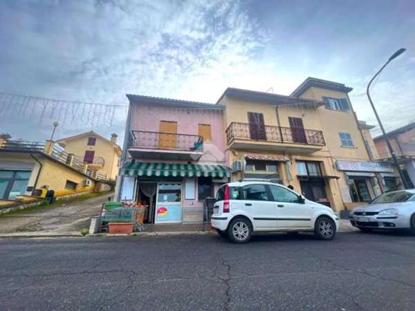 locale commerciale in vendita a Selci