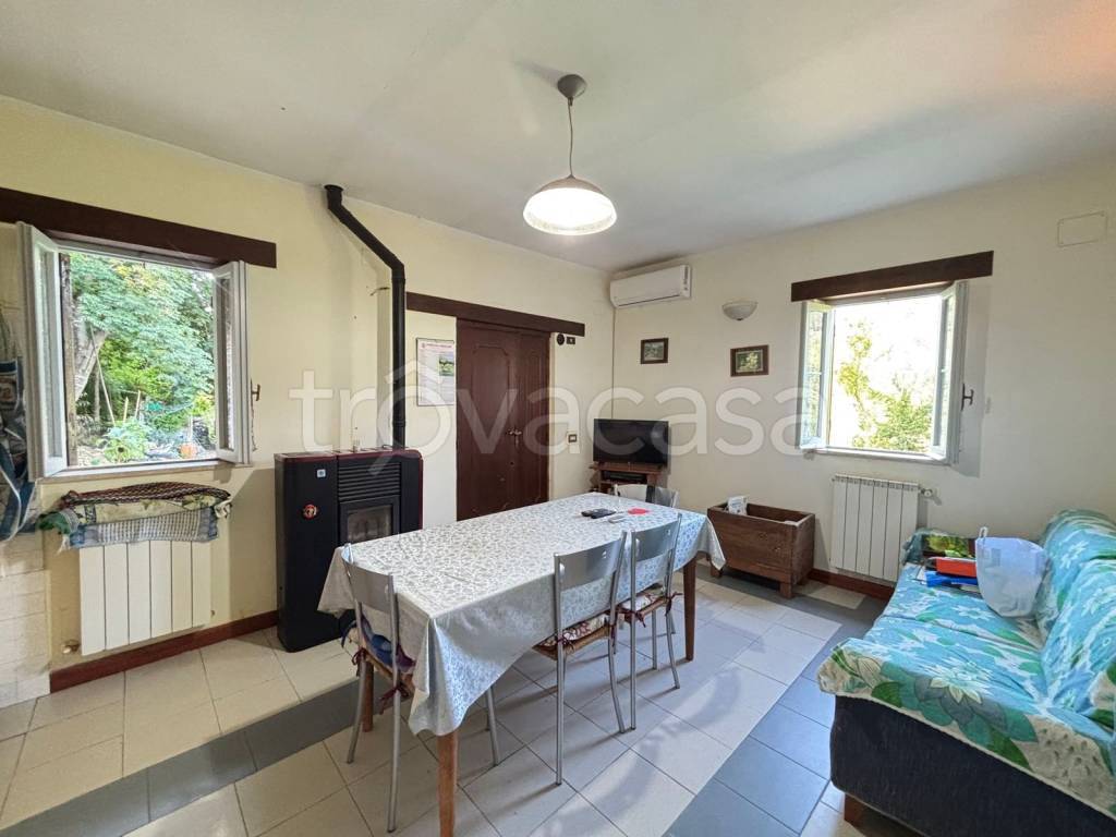 locale commerciale in vendita a Selci