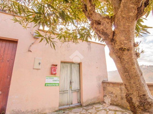 locale commerciale in vendita a Selci