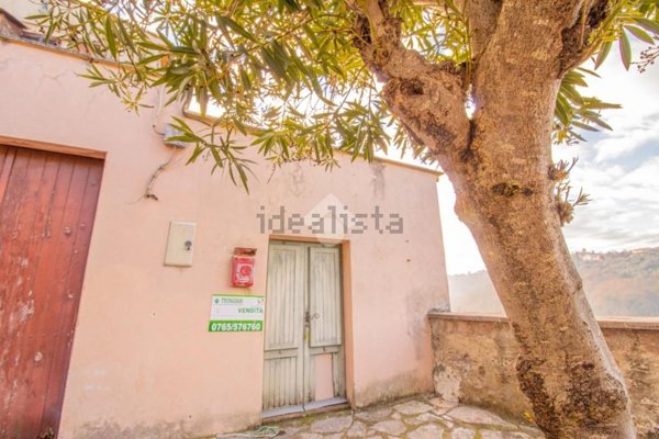 locale commerciale in vendita a Selci