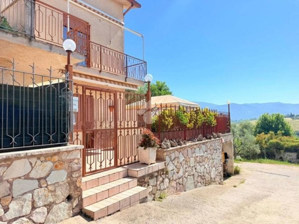 casa indipendente in vendita a Selci