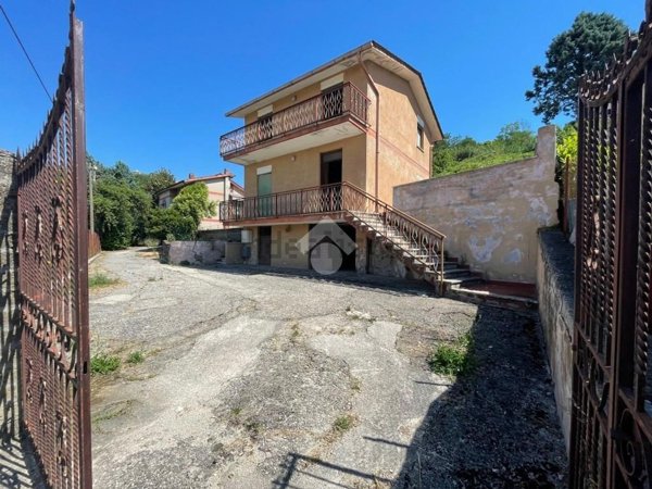 casa indipendente in vendita a Stimigliano