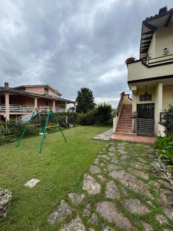 casa indipendente in vendita a Stimigliano