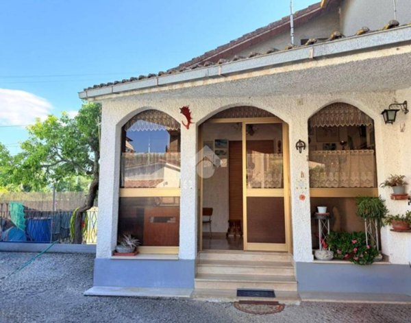 casa indipendente in vendita a Stimigliano
