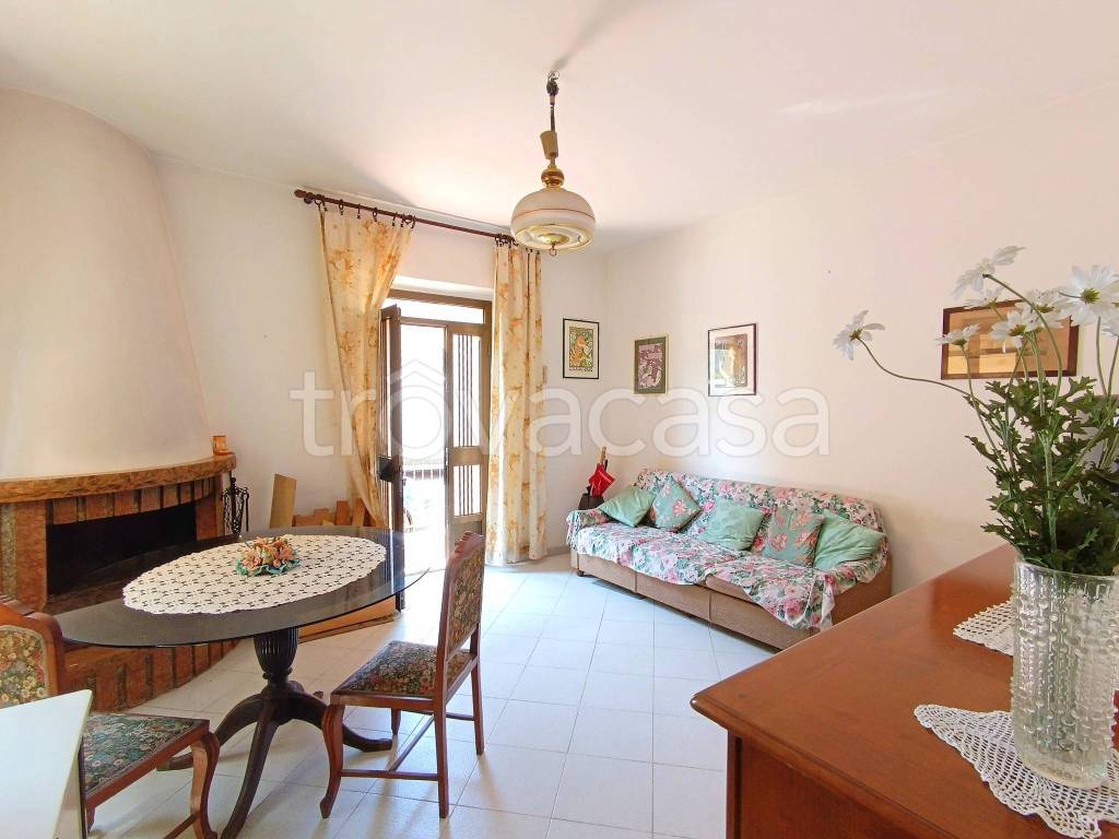 casa indipendente in vendita a Tarano in zona Baracche di San Polo