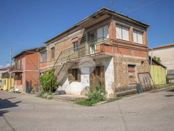casa indipendente in vendita a Tarano in zona Baracche di Tarano