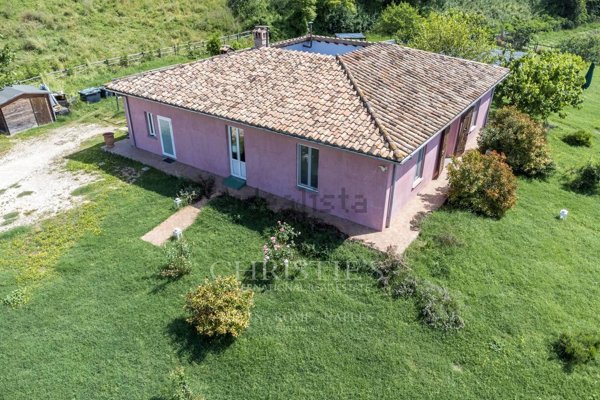 casale in vendita a Tarano