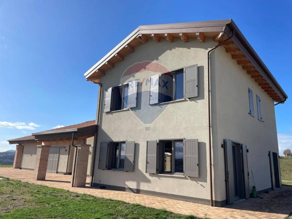 casa indipendente in vendita a Tarano