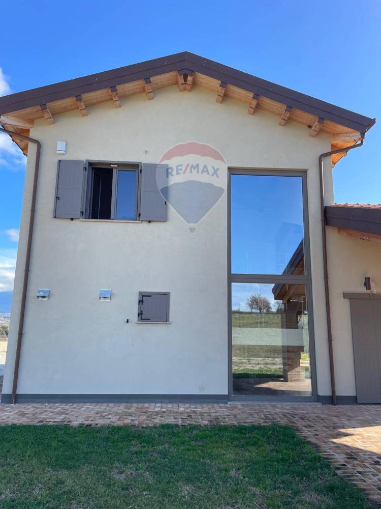casa indipendente in vendita a Tarano