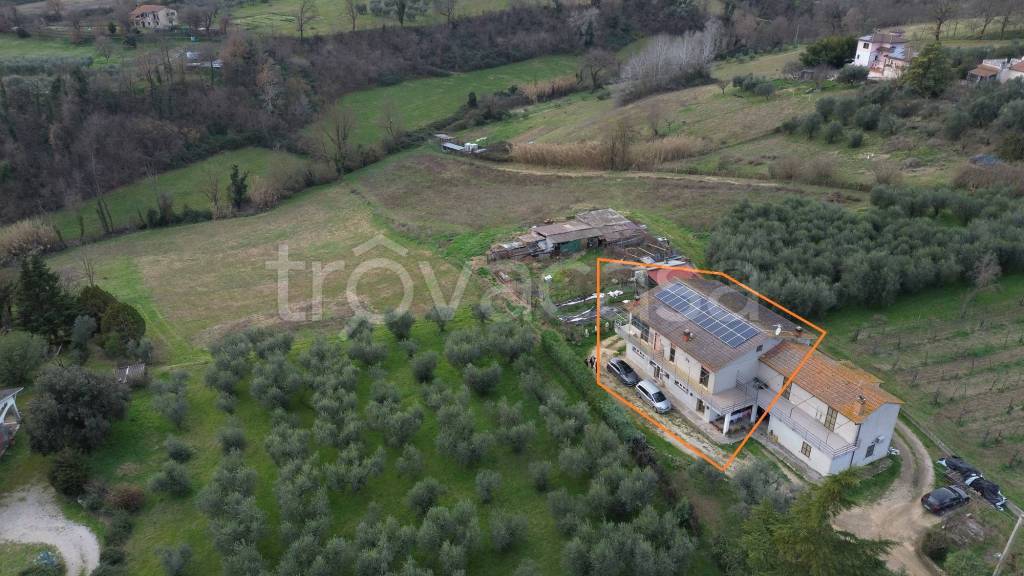 casa indipendente in vendita a Tarano