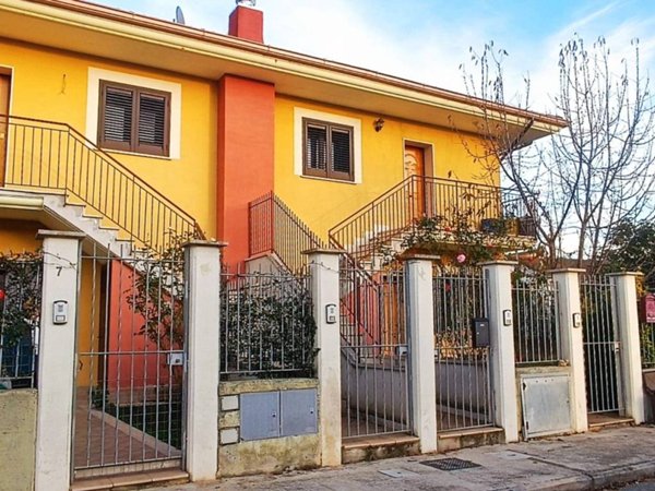 casa indipendente in vendita a Tarano in zona Baracche di San Polo