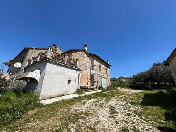 casa indipendente in vendita a Tarano