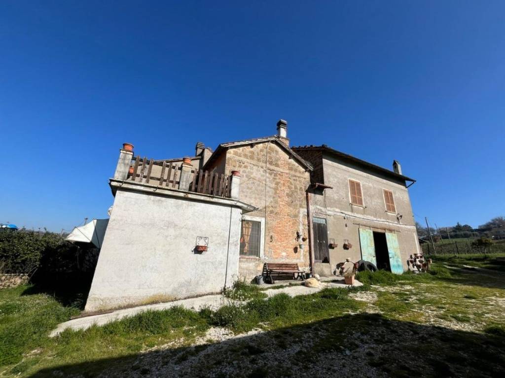 casa indipendente in vendita a Tarano
