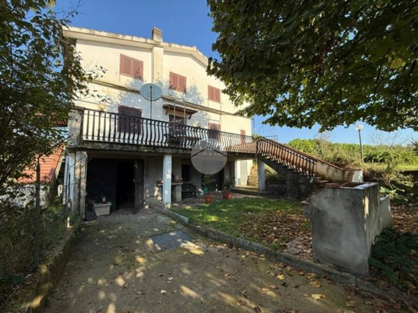 casa indipendente in vendita a Tarano in zona Baracche di Tarano