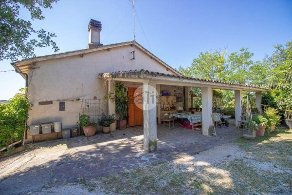 casa indipendente in vendita a Tarano
