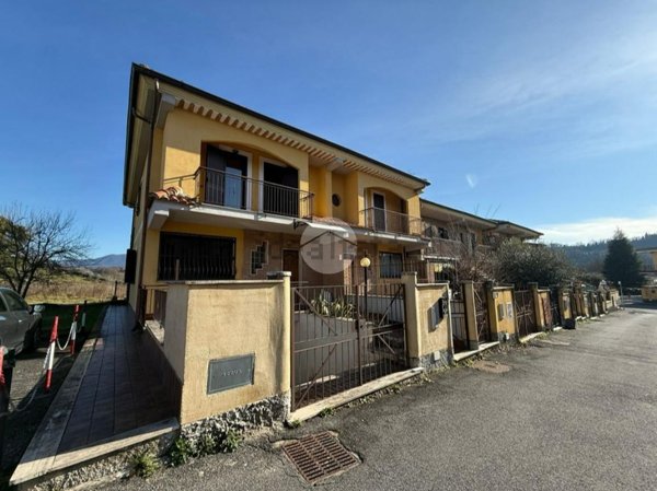 casa indipendente in vendita a Tarano in zona Baracche di San Polo