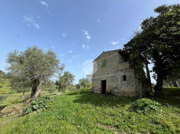 casa indipendente in vendita a Tarano