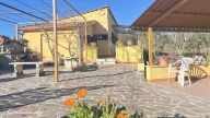 casa indipendente in vendita a Tarano in zona Baracche di San Polo