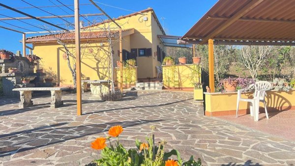 casa indipendente in vendita a Tarano in zona Baracche di San Polo