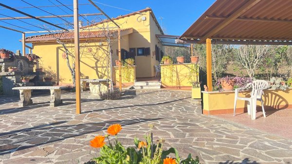 casa indipendente in vendita a Tarano in zona Baracche di San Polo