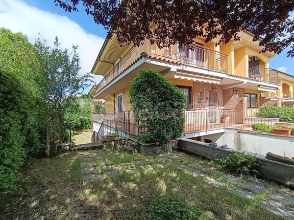casa indipendente in vendita a Tarano in zona San Polo