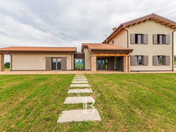 casa indipendente in vendita a Tarano