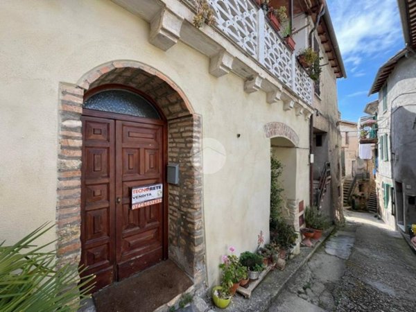 appartamento in vendita a Tarano in zona San Polo