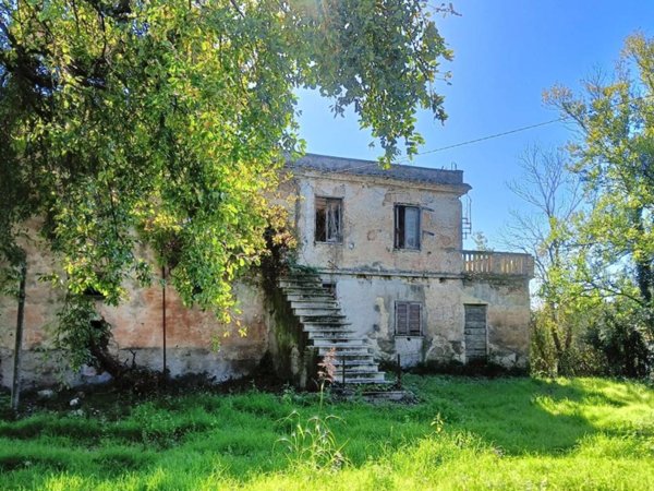 casa indipendente in vendita a Tarano