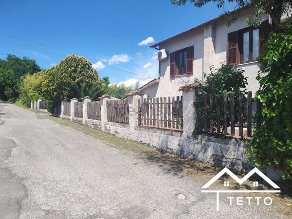 casa semindipendente in vendita a Tarano