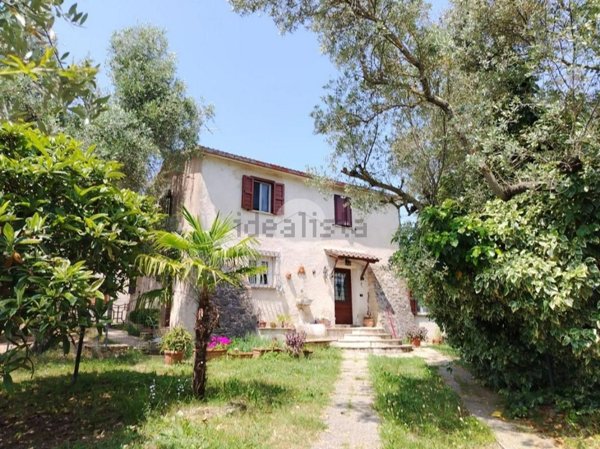 casa indipendente in vendita a Tarano