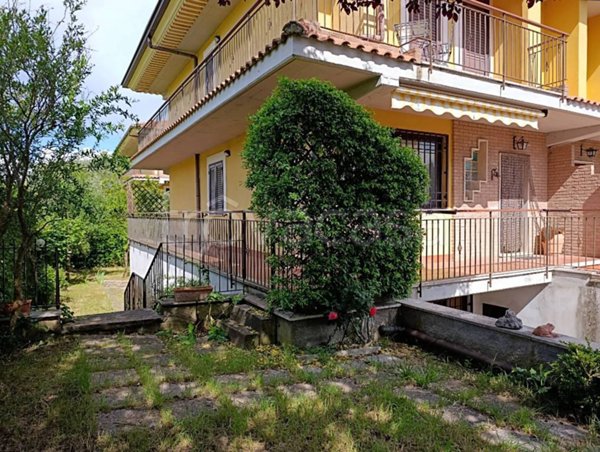 casa indipendente in vendita a Tarano in zona Baracche di San Polo