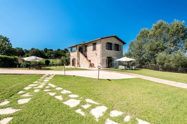 casa indipendente in vendita a Tarano