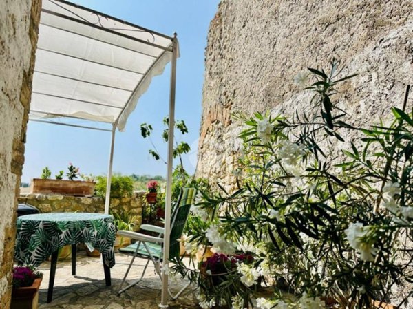 casa indipendente in vendita a Tarano