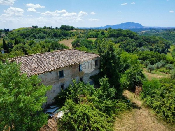 casa indipendente in vendita a Tarano in zona Baracche di Tarano
